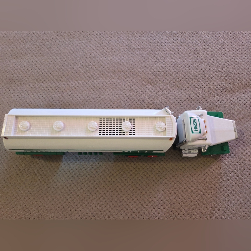 1990 Hess Gasoline Toy Tanker Truck W/Dual Sound Horn/Backup Beep • Lights - Picture 6 of 16